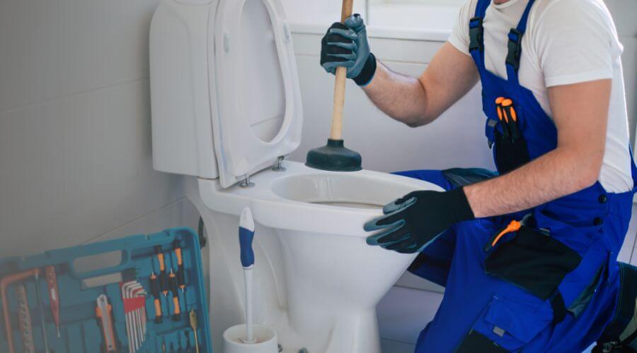 Expert burst pipe repair services in Kingsville, TX